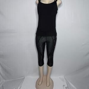 Lululemon Black Tank & Cropped Leggings Set Women’s Size 6 small
Trendy grmwear